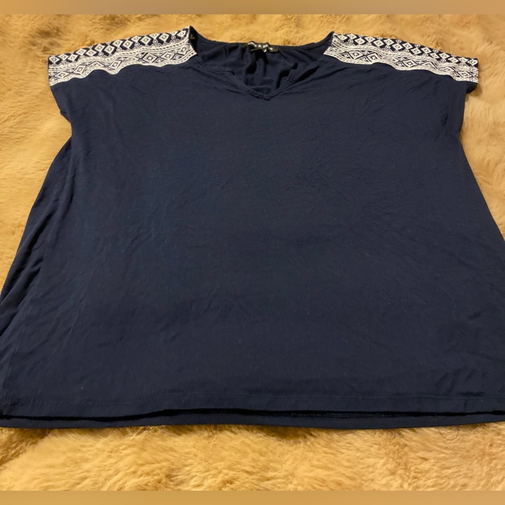 Cable and Gauge navy blue woman’s shirt
